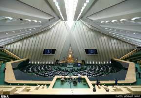 قرائت گزارش کمیسیون اصل 90 در خصوص حقوق‌های نامتعارف