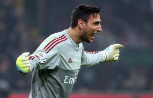 خالکوبی و استفاده از گوشواره برای من ممنوع است