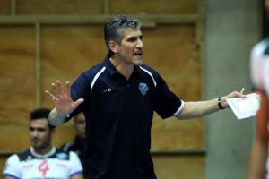 نمی‌دانم چرا روی بازیکنانی که ما جذب کرده‌ایم حساسیت وجود دارد