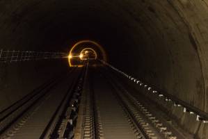 رعد و برق، خط 5 متروی تهران را از سرویس خارج کرد