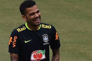 دنی آلوس: برزیل از «مسی» نمی ترسد بلکه به او احترام می‌گذارد!