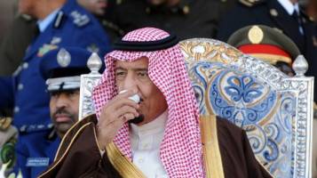 پادشاه عربستان سفر دوره‌ای خود به امارات، قطر، بحرین و کویت را آغاز کرد