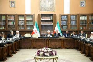 تأکید رئیس مجمع بر بازبینی مجدد برخی از سیاست‌های کلی نظام