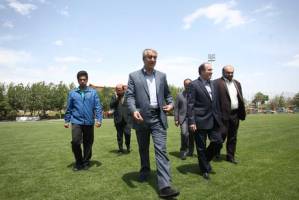 وزیر شخصا پیگیر موضوعات فوتبال است