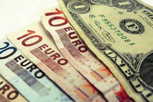 افزایش ارزش دلار و پوند، کاهش یورو بانکی