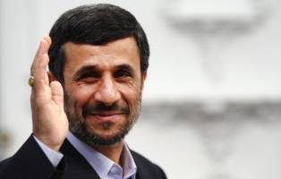 «خودنمایی‌های سیاسی» محمود احمدی‌نژاد