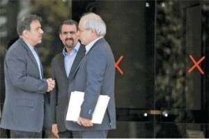 آخوندی: آقای نیلی مشغول جزییات شده است/ نیلی: من جای شما بودم استعفا می‌کردم