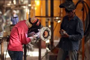 چرا سال ۹۶، سال اقتصاد مقاومتی؛ تولید و اشتغال نام گرفت؟!