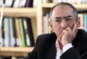 باید قرص و محکم پشت روحانی بایستیم