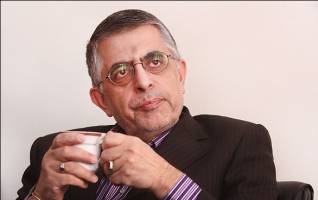 کرباسچی: روحانی ماندگارتر از مصدق خواهد شد