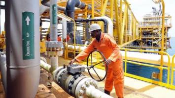 چرا امضای قرارداد بین ایران و توتال به تعویق افتاد؟