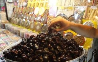  نصف شدن قیمت خرما بعد از ماه رمضان