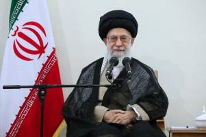 نخبگان آمریکا از داشتن چنین رئیس‌جمهوری احساس شرم می‌کنند