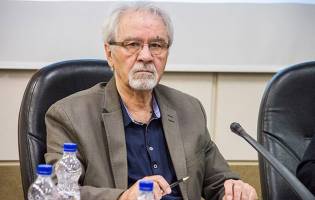 انتقاد صریح اتاقی‌ها از دلار ۳۵۰۰ تومانی بودجه و افزایش عوارض خروج از کشور