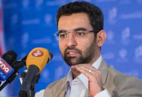 اپراتور بی‌جا می‌کند اطلاعات مشتریان را در اختیار دیگران بگذارد