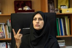 تجهیزات پزشکی سازمان استاندارد و غذا و دارو را دور یک میز مینشاند