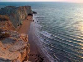 آغاز لایروبی دیوار ساحلی هرمز
