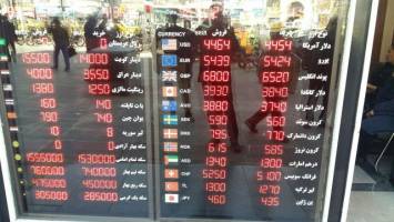 دلار روی تابلوها ۴۴۶۰ تومان؛ برای فروش ‌۴۷۰۰ تومان!