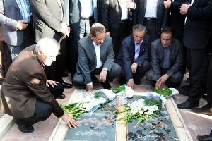 ادای احترام معاون اول رئیس جمهور به مقام شهدا در سیرجان