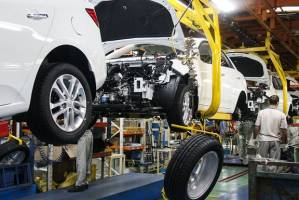 تولید ۲۵ خودرو متوقف شد