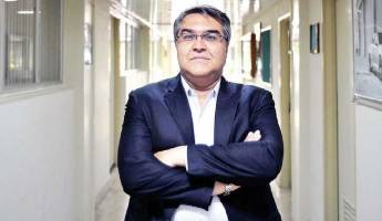 عبور خودرو از خيابان فرانسه