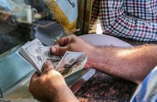 خانه‌دارها نوسان‌گیر دلار شدند!