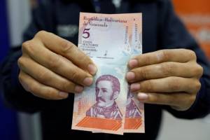 ونزوئلا ۵ صفر از پول خود را حذف کرد