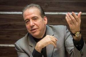 نرخ دلار را دولت تعیین‌ می‌کند؛ نه بازار