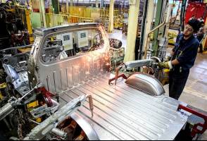 تولید وانت‌های بی‌کیفیت ادامه دارد