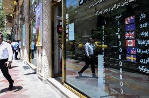 افزایش تقاضا برای دریافت ارز از صرافی های بانکی