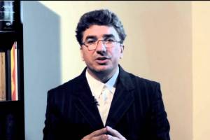 ظريف از فرصت دفاع استفاده كند