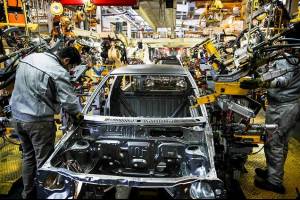 تولید وانت نصف شد