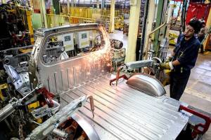 کاهش ۶۱.۶ درصدی تولید وانت در آذرماه