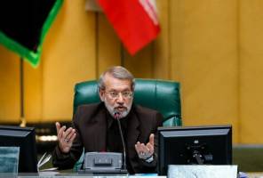 لاریجانی: نحوه توزیع کالاهای اساسی هنگام اصلاح ساختار بودجه مورد بررسی قرار می‌گیرد