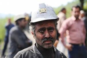 کارگران چشم انتظار رقم دستمزد...