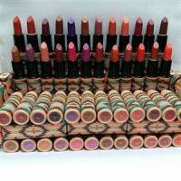 خرید رژ لب‌های خارجی ۴ میلیون دلار آب خورد!