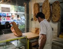 توجیه گران فروشی نان از سوی یک مقام مسوول!