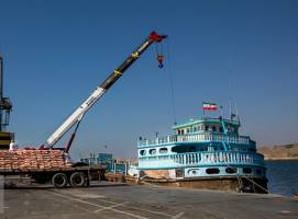 نگاه ویژه دولت بر توزیع متوازن کالاهای اساسی از بنادر جنوبی