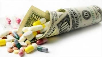 دولت به جای ارز ۴۲۰۰ تومانی بیمه‌ها را تقویت کند