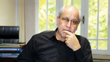 مسعود نیلی هم به سیاست پناه برد