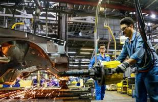 خودروسازان تا پایان سال ۹۹ واگذار می شوند