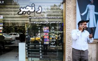 در صرافی‌های بانکی قیمت دلار ۱۶ اردیبهشت ۱۳۹۹ به ۱۵۶۰۰ تومان رسید