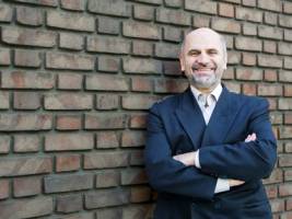 بازی سوداگرانه با طلا و ارز خطرناک است