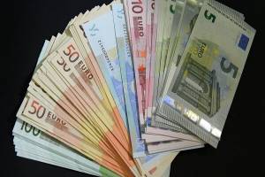 صرافی‌های بانکی مجاز به خرید ارز از بانک‌ها شدند