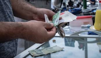 قیمت دلار ۱۳ مرداد ۹۹ تحت تاثیر چه متغیرهایی است؟