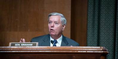 گراهام: بایدن به دلیل قضیه افغانستان باید استیضاح شود