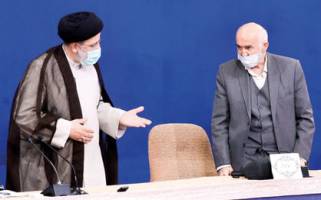 ۴ پرسش رییسی از اقتصاددانان