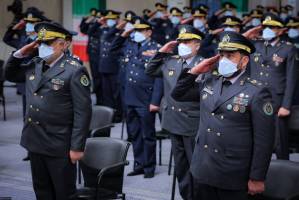 عکس معنادار از فرمانده خبرساز در دیدار با رهبر انقلاب