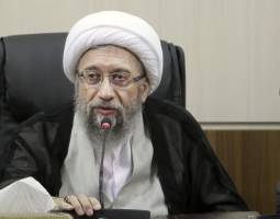 آملی لاریجانی: برخی گروه های داخلی در جریان سازی های کاذب به دشمنان کمک می کنند