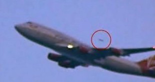 پرواز بشقاب‌پرنده بر فراز هواپیمای مسافربری